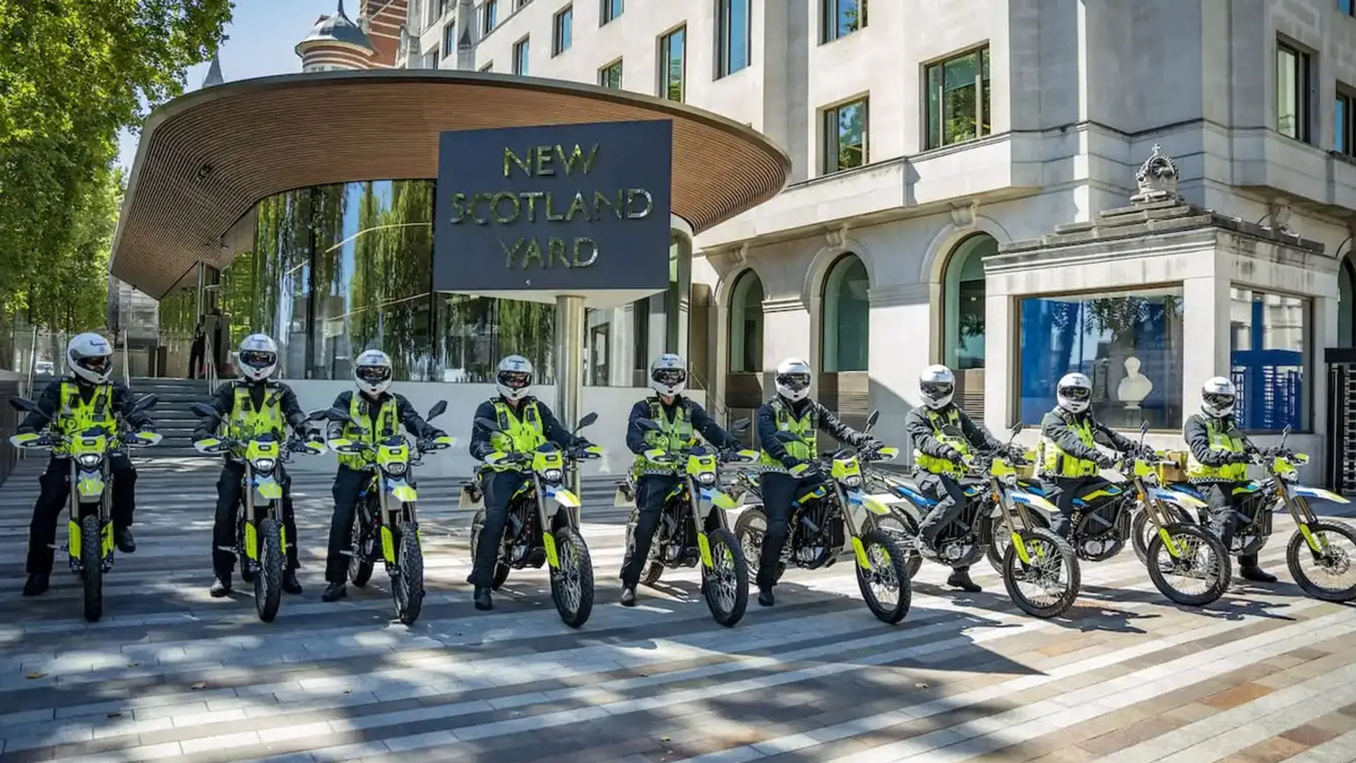 Londra: la polizia usa le e-bike dei criminali