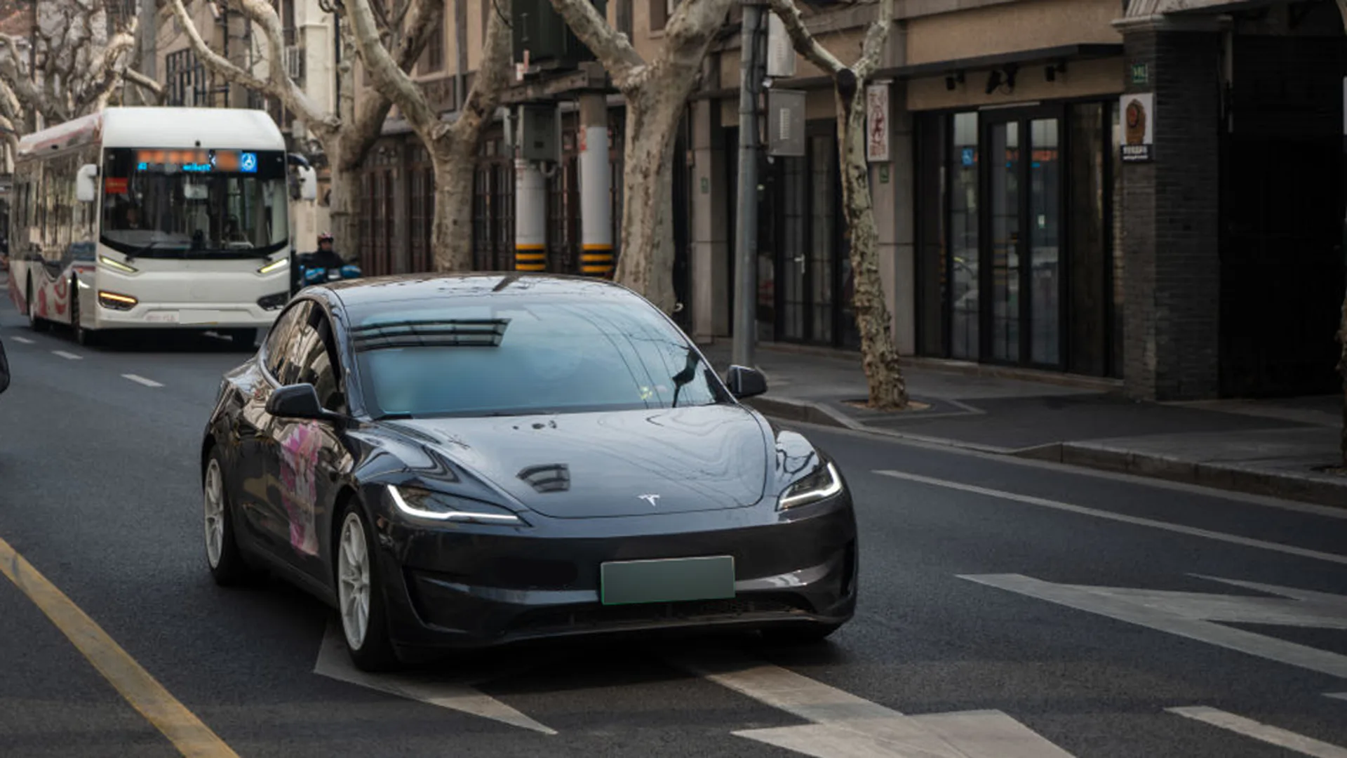 Tesla inaugura il servizio Robotaxi ad Austin: supervisionato da un operatore a bordo