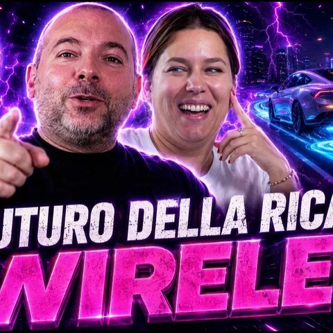 Copertina del podcast sul futuro della ricarica delle auto elettriche, tra efficienza, wireless e solare