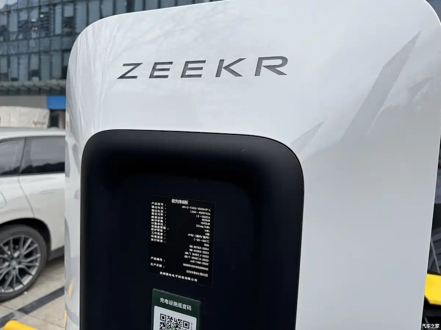 Geely sfida BYD con ricarica EV da 1.500 kW | Elettronauti.it