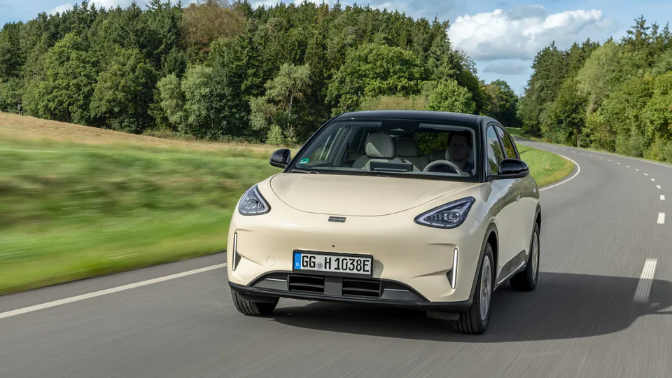 Geely E2
