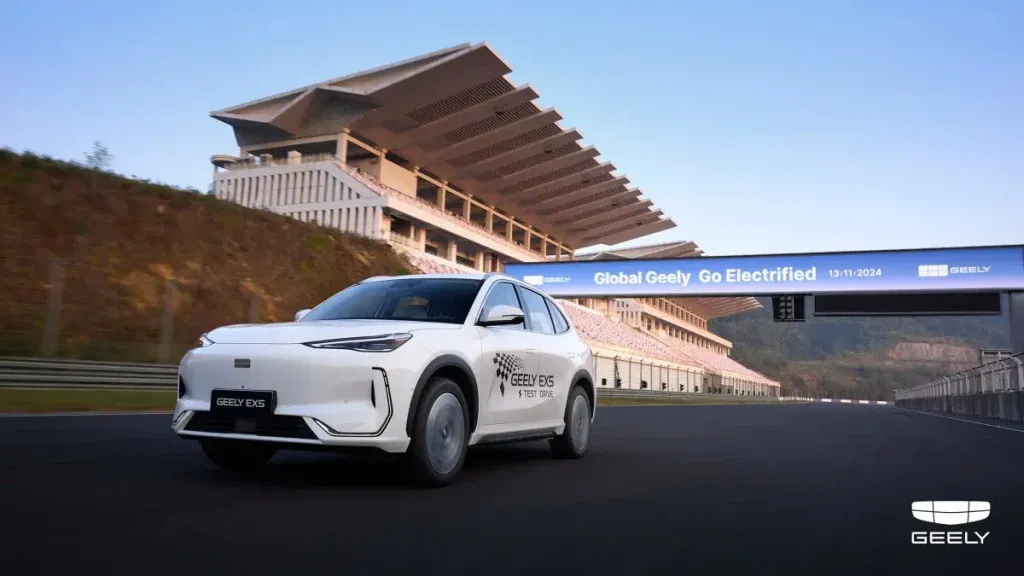 Il prossimo SUV elettrico EX5 di Geely incentrato sulla tecnologia | Elettronauti.it