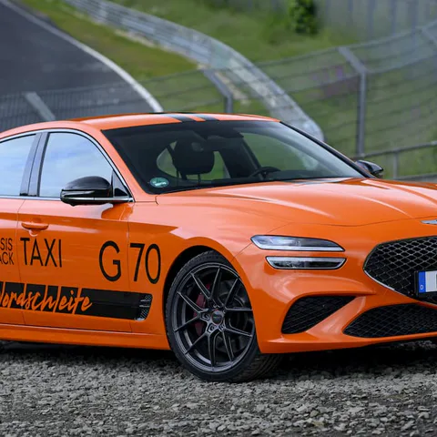 Genesis in fase di lancio di una berlina sportiva di lusso G70 EV