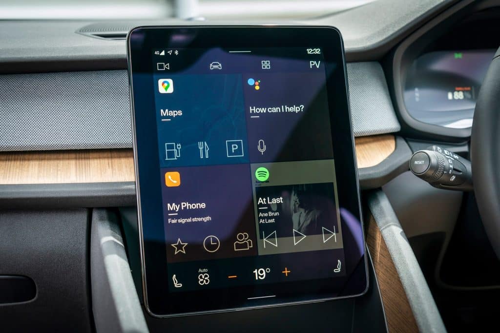 Un ex dipendente Apple aiuterà GM a sbarazzarsi di CarPlay | Elettronauti.it