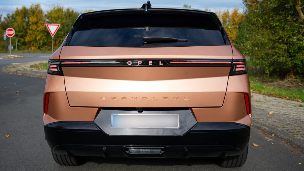 Più grande ed elettrica: ecco la nuova Opel Grandland | Elettronauti.it