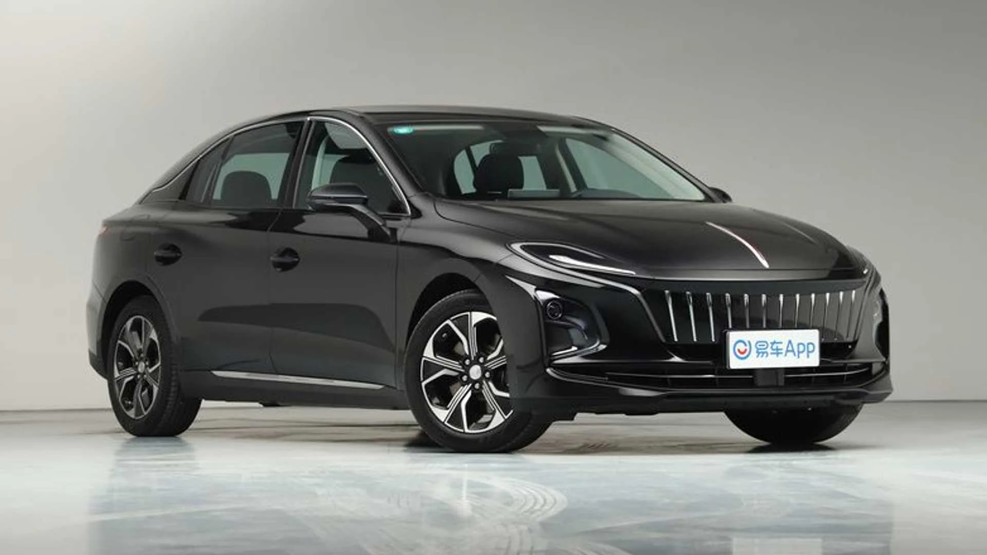 Hongqi E-QM5 Anteriore
