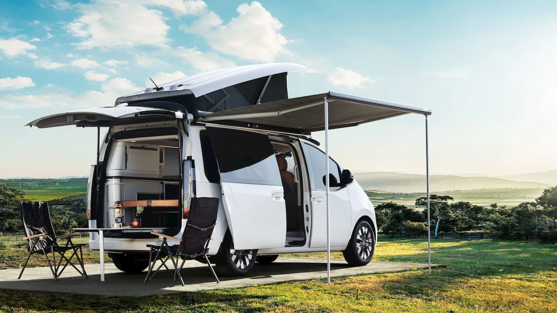 Hyundai Staria Camper EV: il viaggio elettrico diventa casa