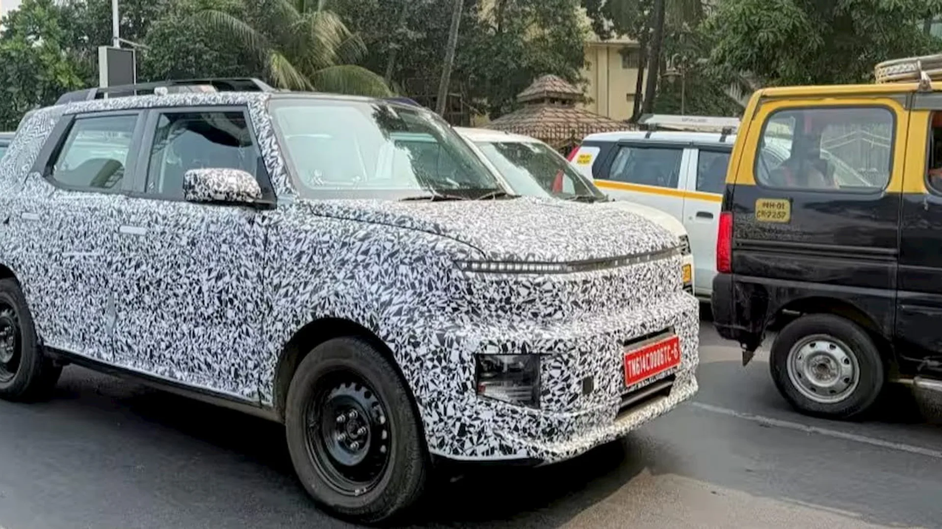 Hyundai IONIQ 1, prime immagini del baby SUV elettrico