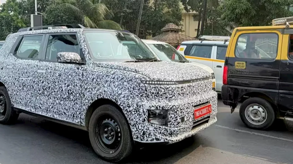 Hyundai IONIQ 1, prime immagini del baby SUV elettrico