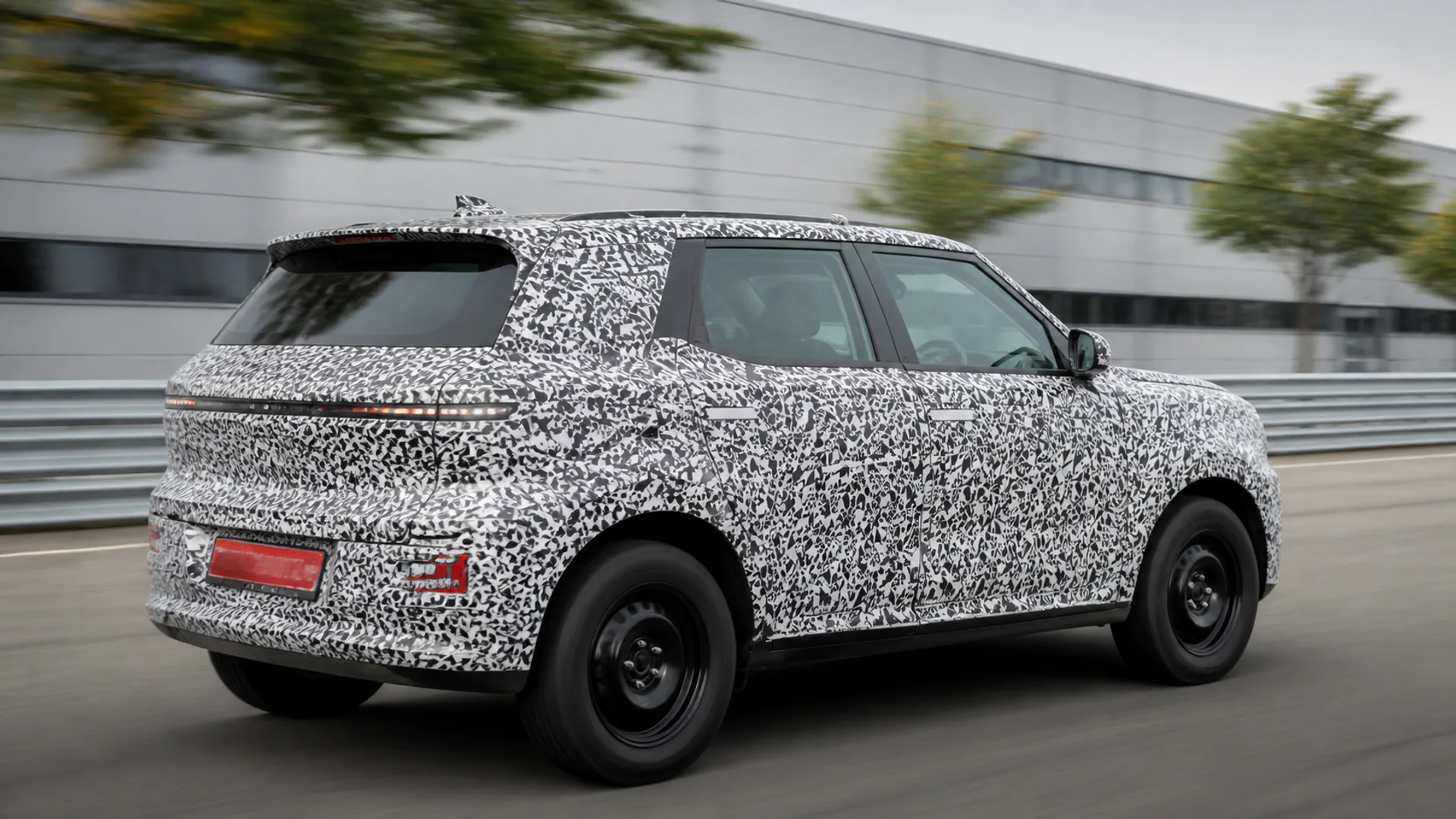 Il tema del nuovo SUV elettrico compatto Hyundai avvistato durante i collaudi in Corea del Sud