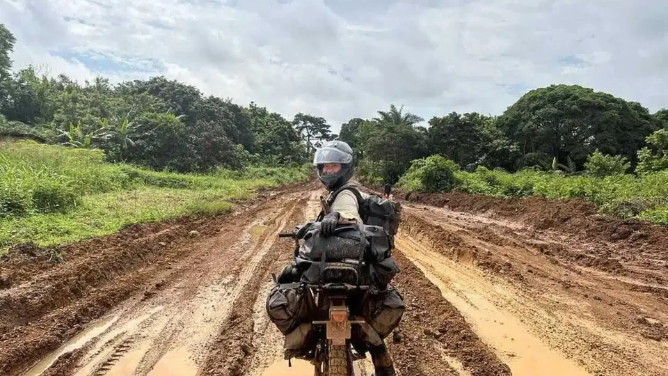 Con una moto elettrica attraverso il continente africano