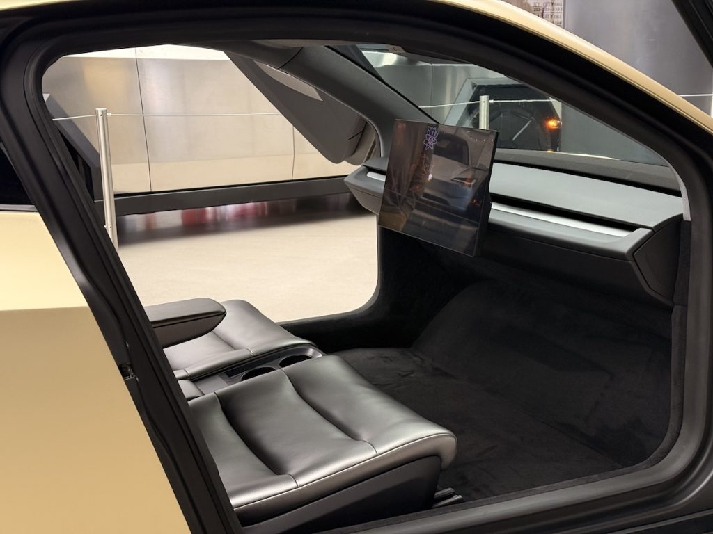 Tesla valuta un Cybercab con volante e pedali | Elettronauti.it