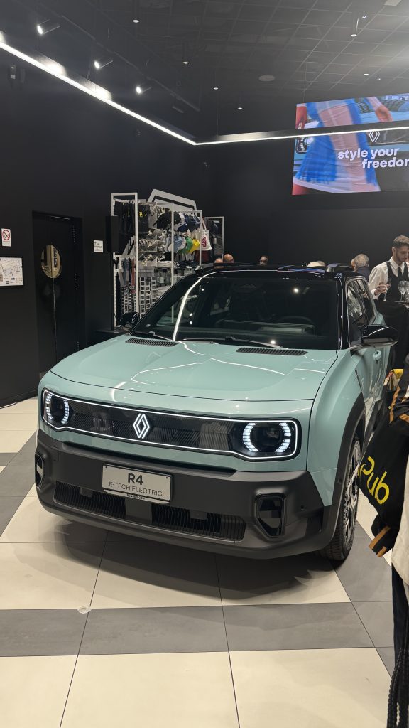 Esterni Renault 4 e-tech electric | Elettronauti.it