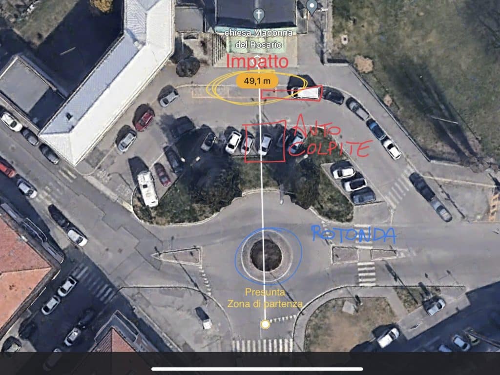 Schianto a Torino: una Tesla Model Y sui gradini della chiesa | Elettronauti.it