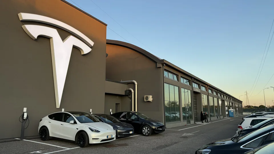 Inaugurazione Tesla Hub Store Verona