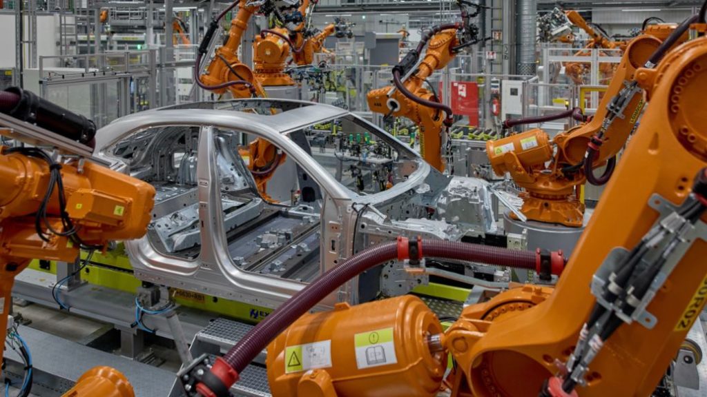 Porsche dà il via alla produzione della Macan EV | Elettronauti.it