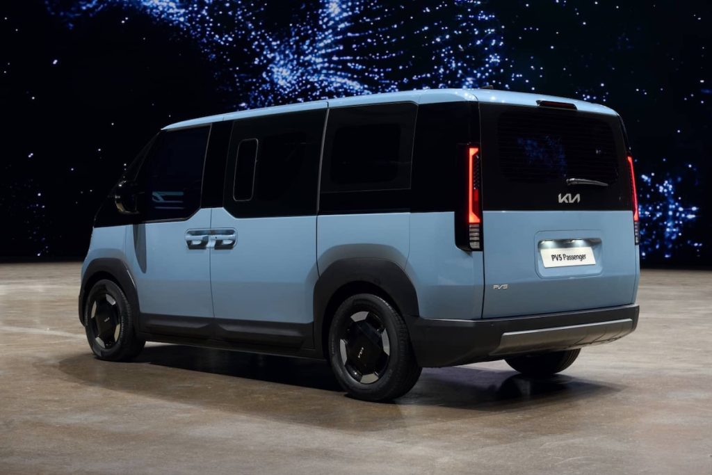 Kia presenta il PV5 WAV: il van elettrico accessibile per persone in sedia a rotelle | Elettronauti.it