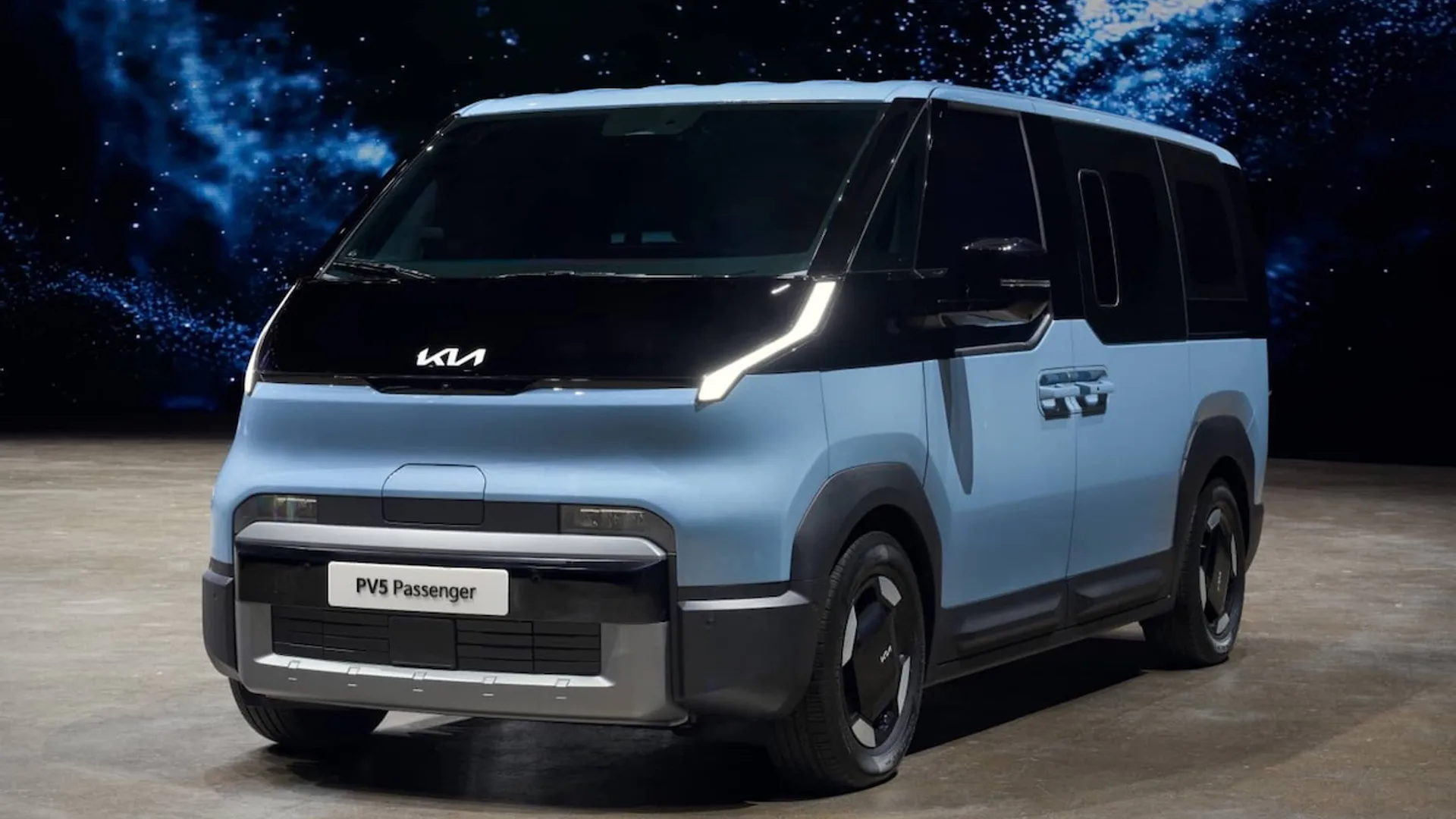 Kia presenta il PV5 WAV: il van elettrico accessibile per persone in sedia a rotelle