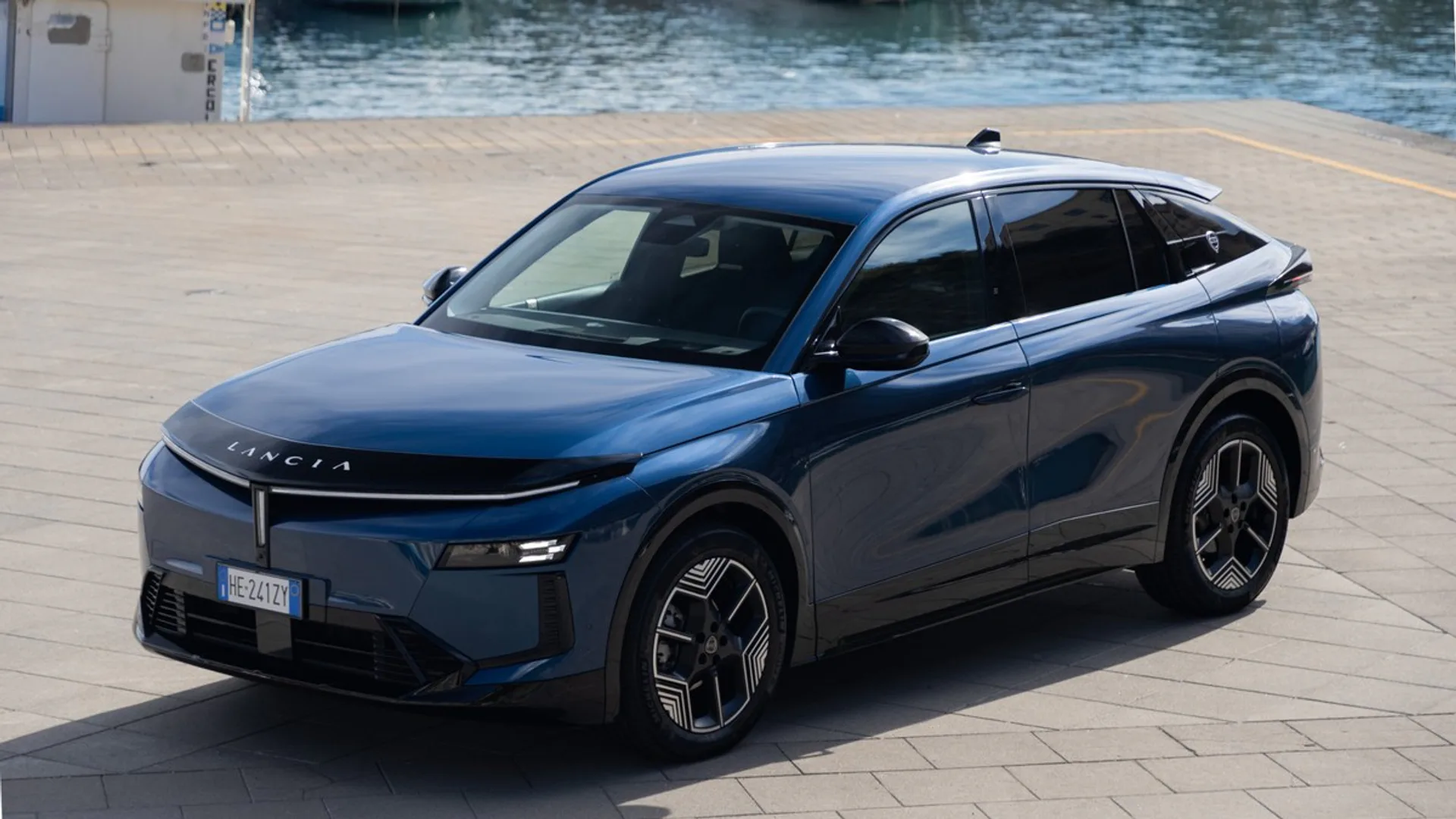 Nuova Lancia Gamma elettrica: oltre 740 km e fino a 375 CV