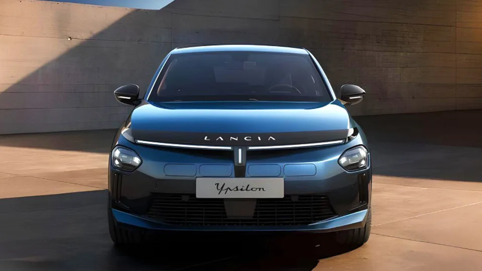 La nuova Lancia Ypsilon elettrica è stata presentata con settimane di anticipo rispetto al previsto
