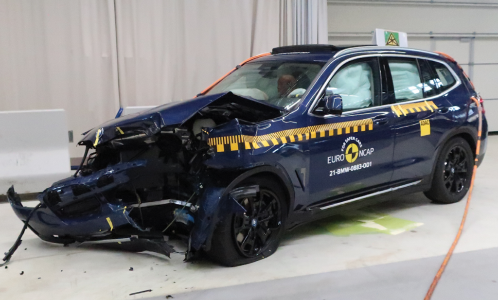 BMW iX3, 5 stelle Euro NCAP col nuovo protocollo 2026 | Elettronauti.it
