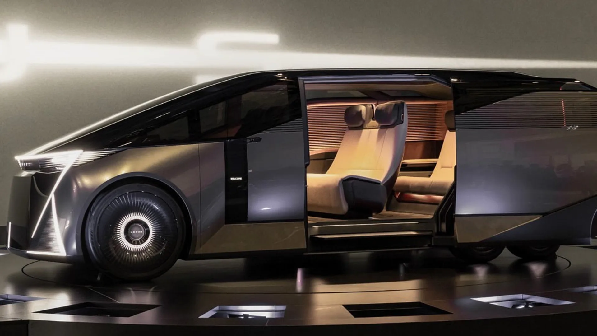 Lexus LS a sei ruote: il nuovo “Luxury Space” elettrico