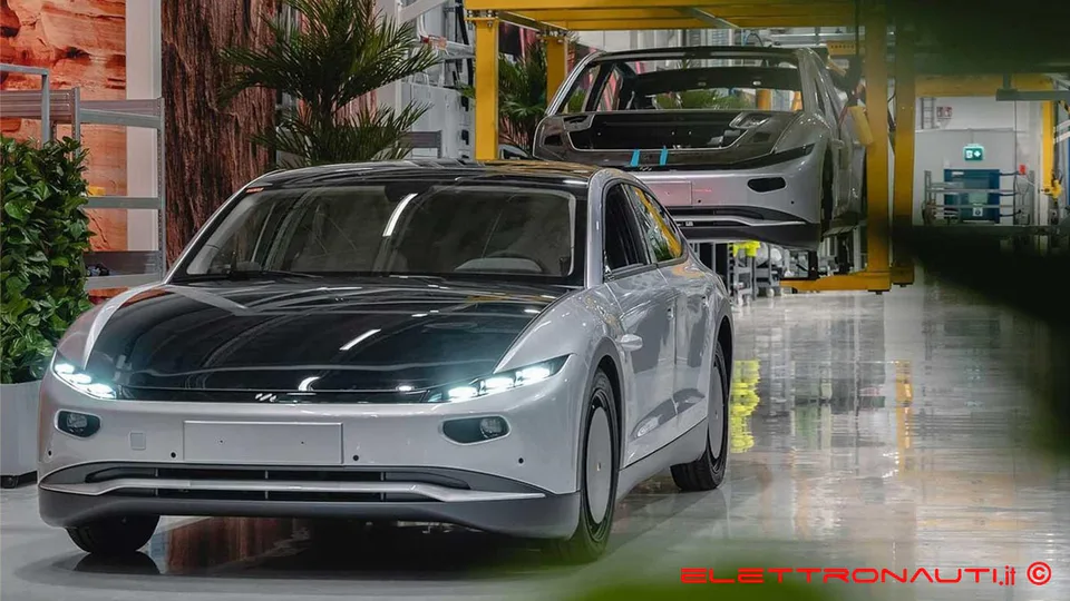Lightyear 0 ad energia solare - La vettura elettrica da 700 km è entrata in produzione