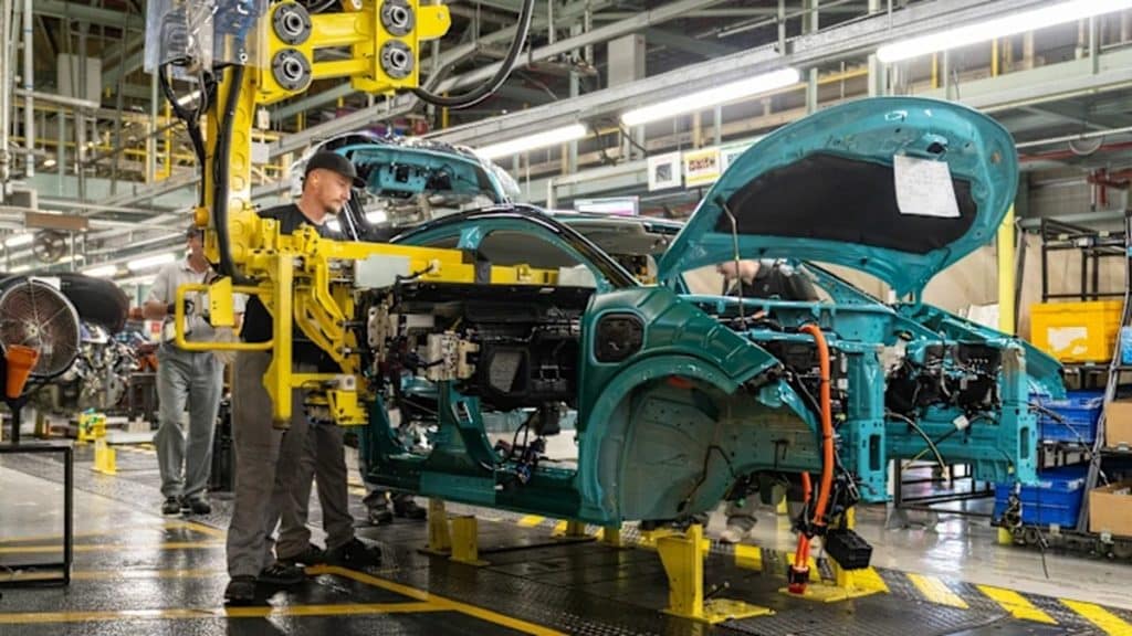 Nissan Leaf, ritardi nella produzione britannica | Elettronauti.it