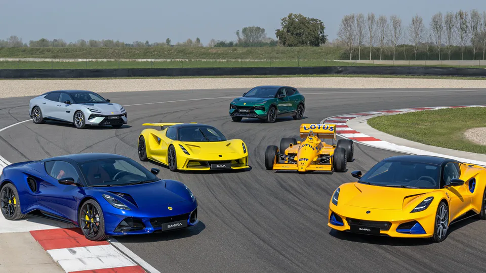Lotus Emeya ed Eletre in pista: emozioni da 918 CV elettrici