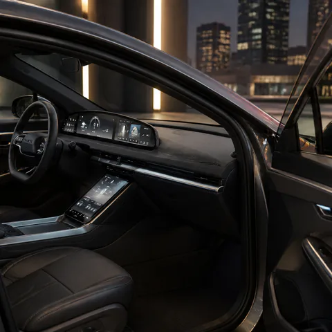 La nuova interfaccia infotainment UX 3.0 destinata alla berlina elettrica Lucid Air