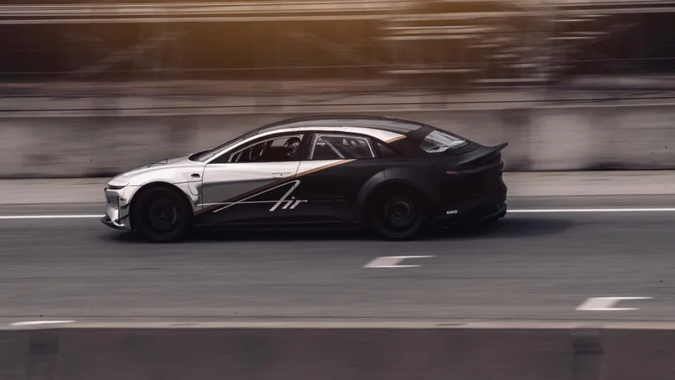 Lucid Air Tri Motor su pista