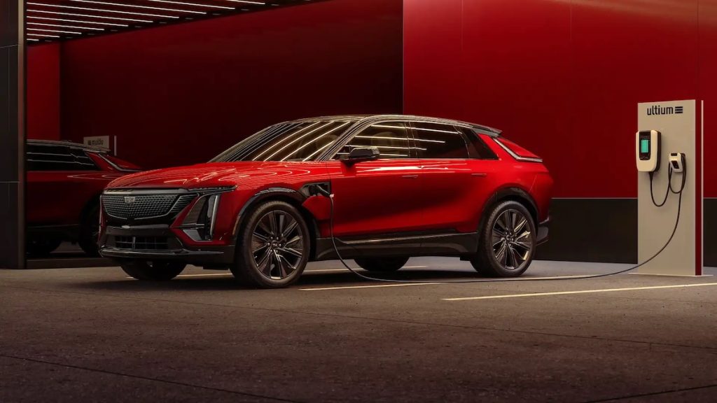 Nuova EV Lyriq-V di Cadillac ad oggi la più veloce con 615 CV | Elettronauti.it