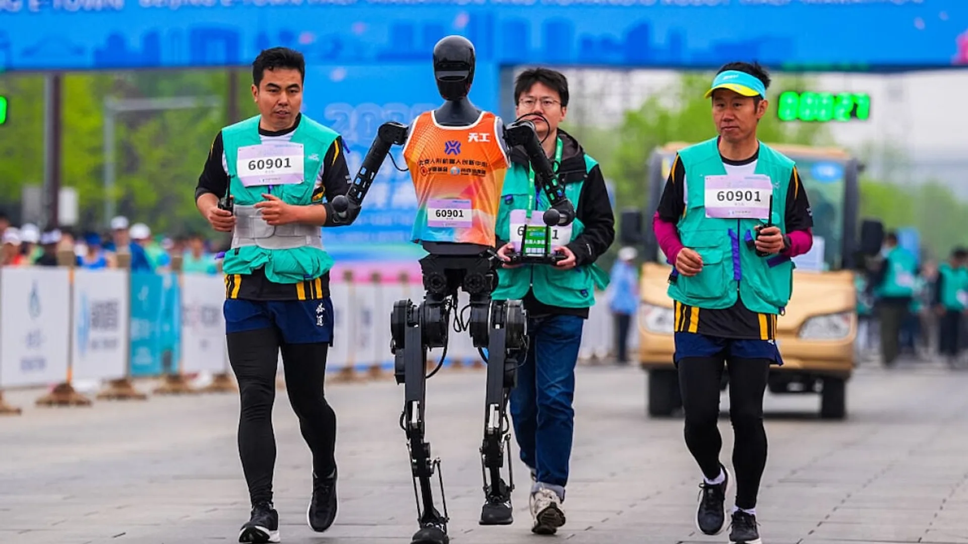 Robot battono umani nella mezza maratona di Pechino