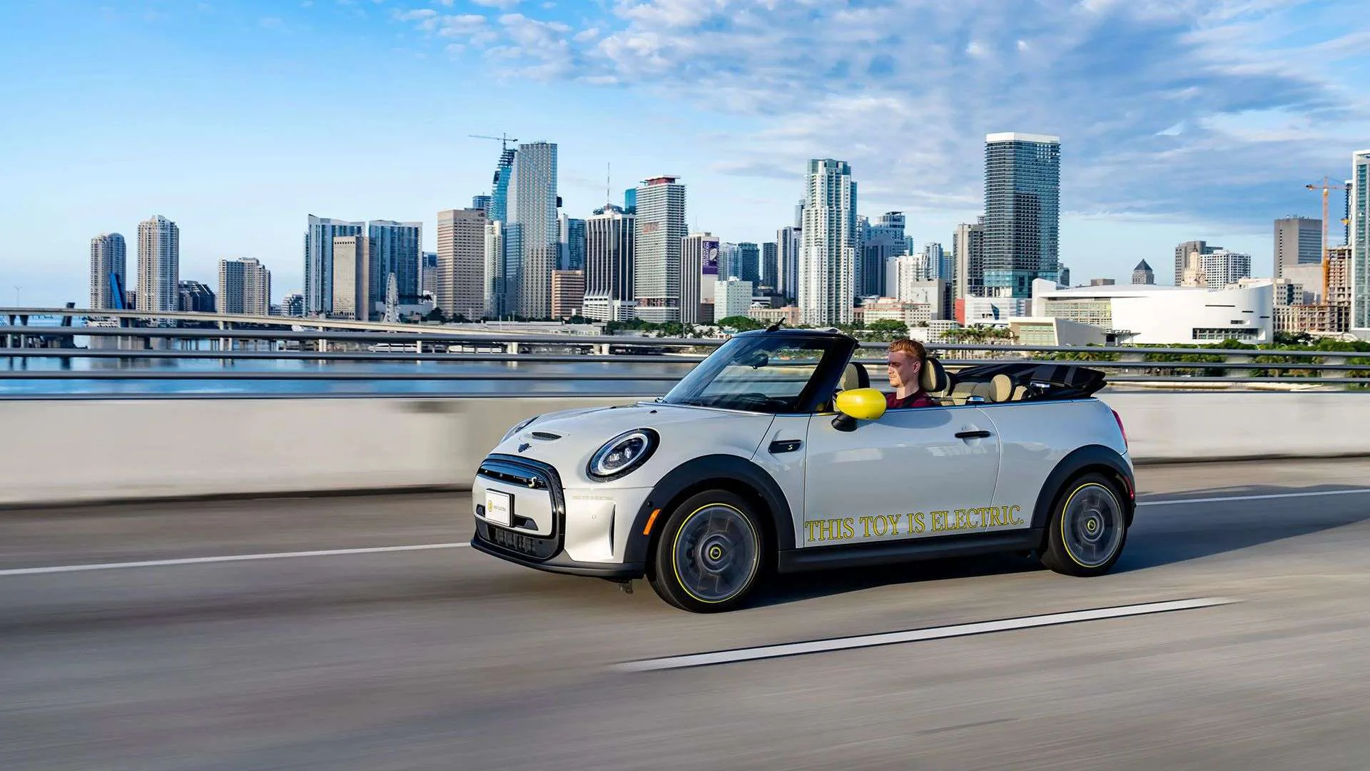 autostrada mini elettrica cabrio