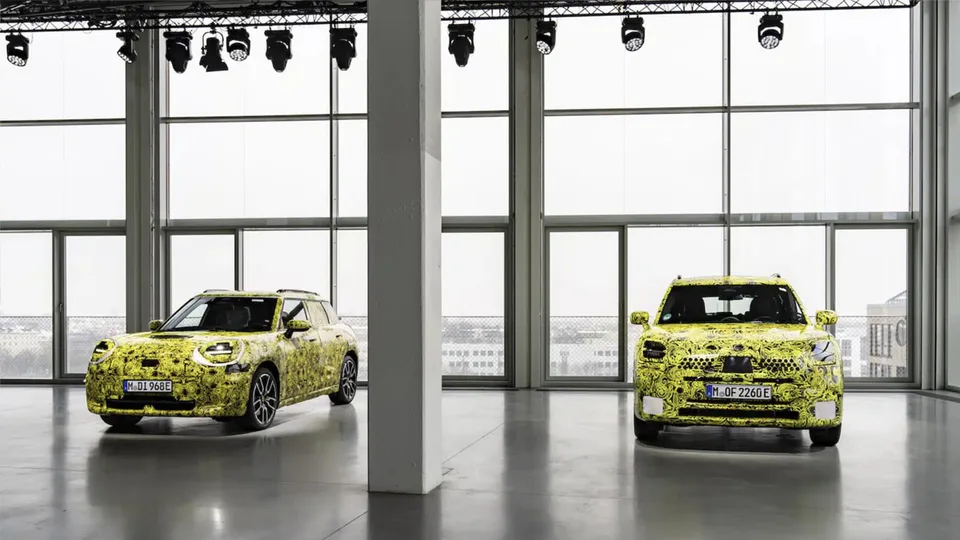 Mini presenta la nuova famiglia elettrica: Mini Cooper, Aceman e Countryman