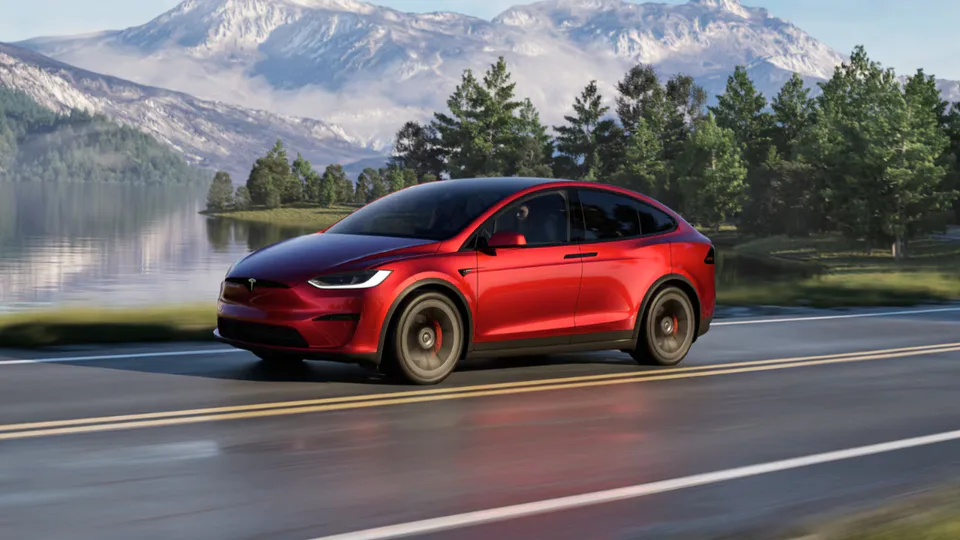 Parigi ha scelto: sarà super-tassa per i SUV (anche EV)
