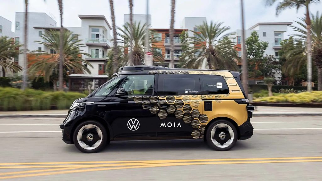 Volkswagen ID. Buzz robotaxi debutta a Los Angeles | Elettronauti.it