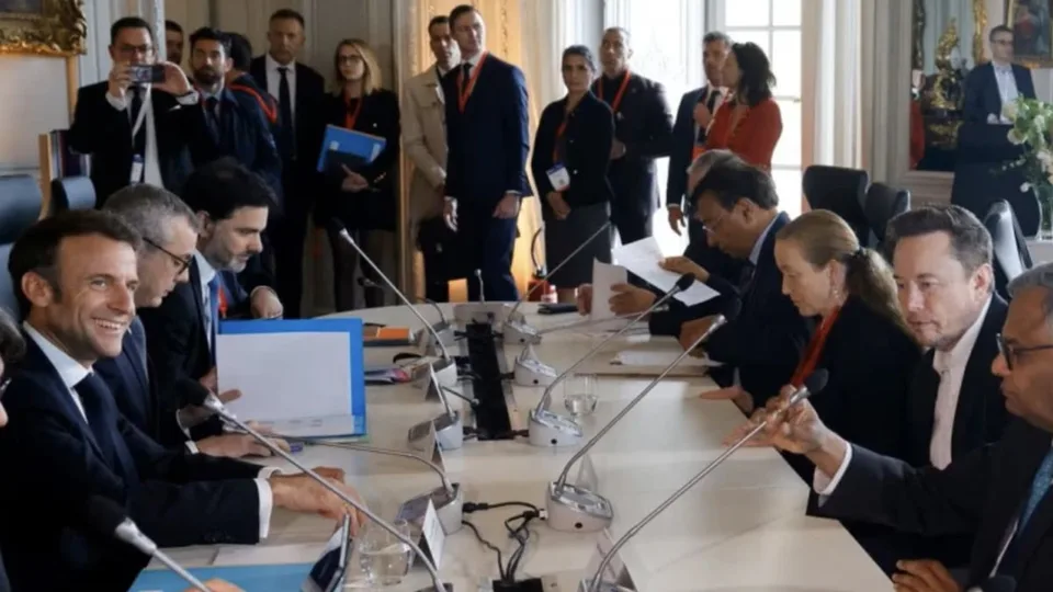 Tesla sta esaminando un potenziale "investimento significativo" in Francia, mentre Musk incontra il presidente