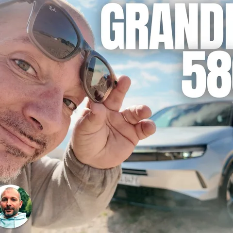 Copertina del video dedicato alla Opel Grandland Electric, alle due batterie e all'autonomia fino a 580 km WLTP