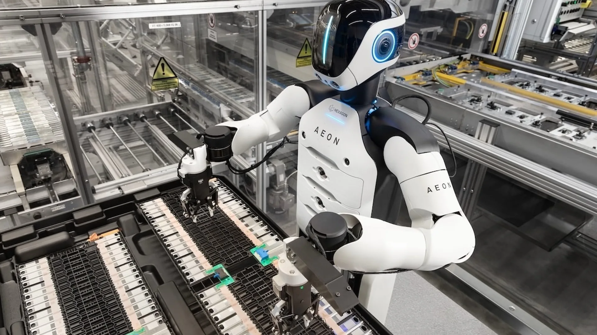 BMW testa robot umanoidi con Physical AI a Lipsia
