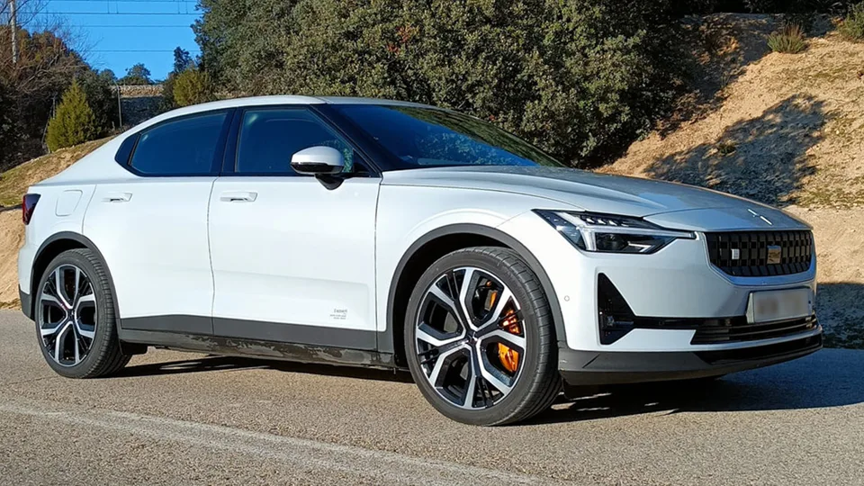 L'ultimo aggiornamento OTA di Polestar 2 aggiunge YouTube, oltre agli aggiornamenti a Range Assist e Apple CarPlay