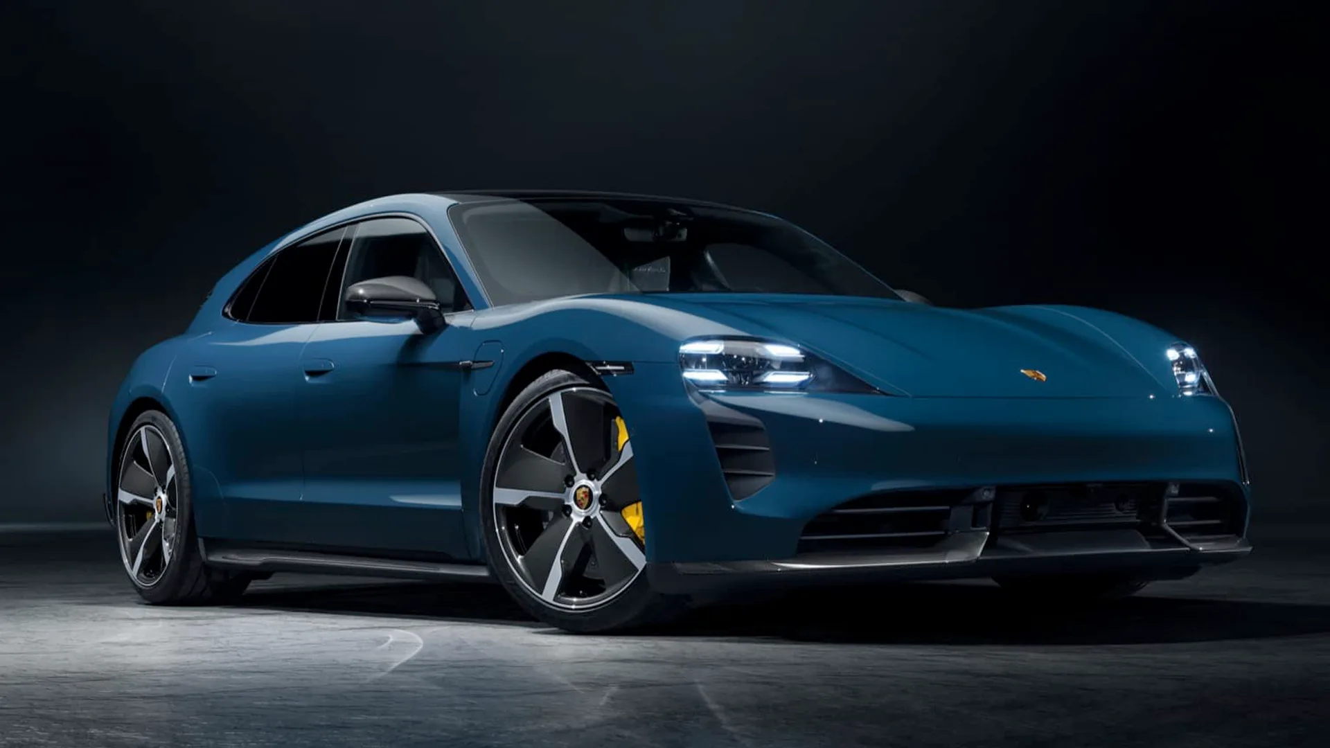 i NEOPATENTATI possono guidare TAYCAN Turbo S - LEGALMENTE !!