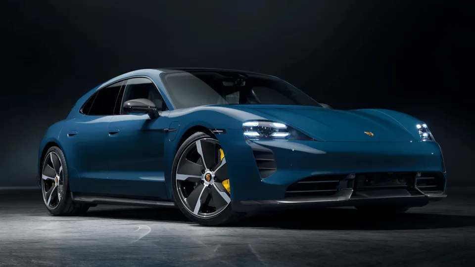 i NEOPATENTATI possono guidare TAYCAN Turbo S - LEGALMENTE !!