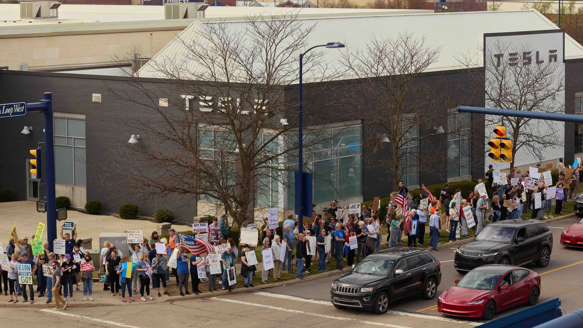 Proteste contro Tesla in Ohio
