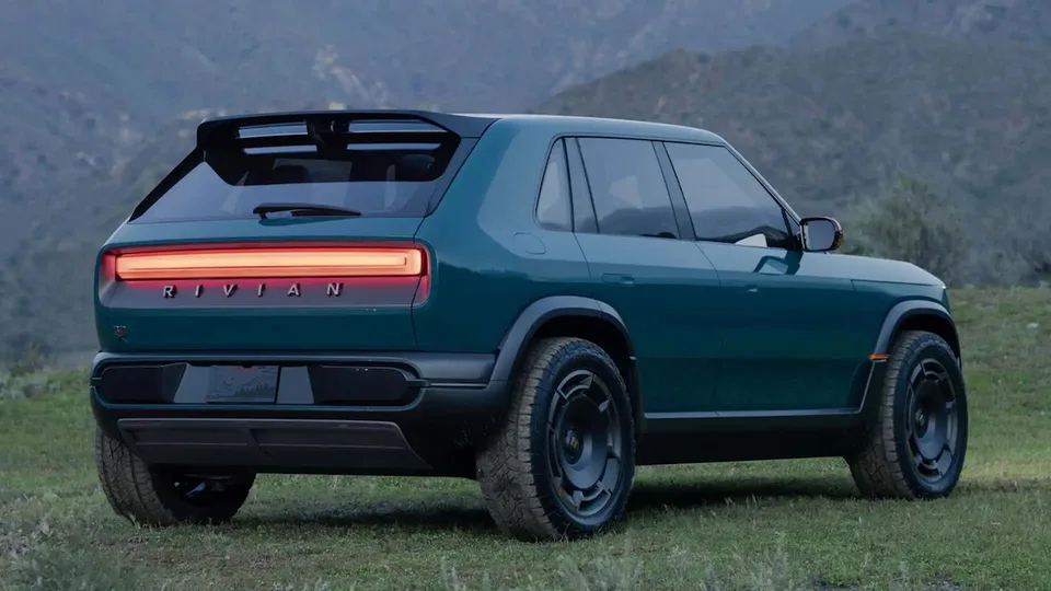 Rivian R3 e R3X dal vivo, i futuri crossover elettrici conquistano Irvine