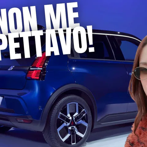 Copertina del test della Renault 5 dedicato ad ADAS, infotainment e sistema di parcheggio assistito