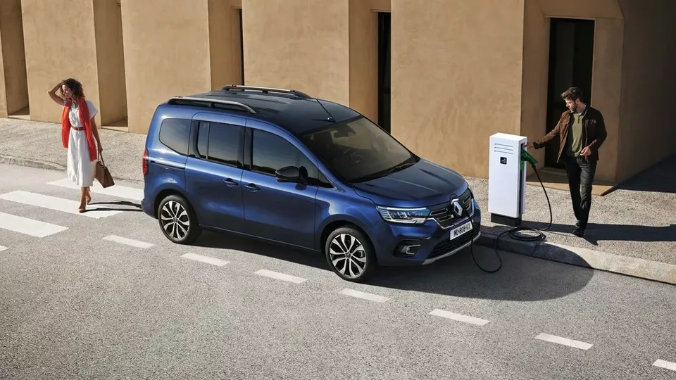 renault kangoo e-tech anteriore