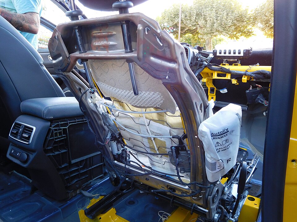Autoliv airbag su Renault Talisman Grandtour, CC BY-SA 4.0, via Wikimedia Commons | Elettronauti.it