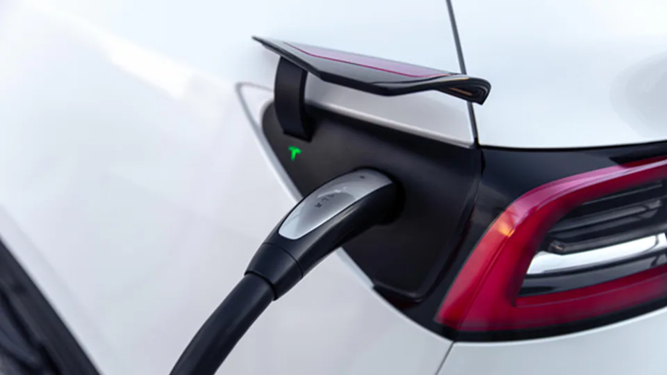 L’impatto delle ricariche rapide sui pacchi batteria Tesla
