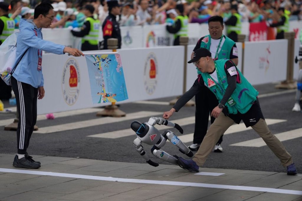Robot battono umani nella mezza maratona di Pechino | Elettronauti.it